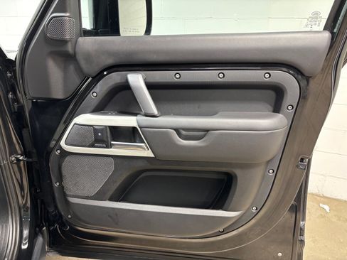 Used 2023 Land Rover Defender 110 X-Dynamic SE AWD/4WD image 33
