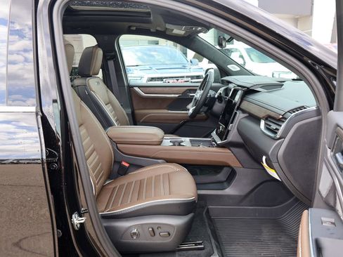 New 2026 GMC Acadia Denali Ultimate w/ LPO, Floor Liner Package image 35