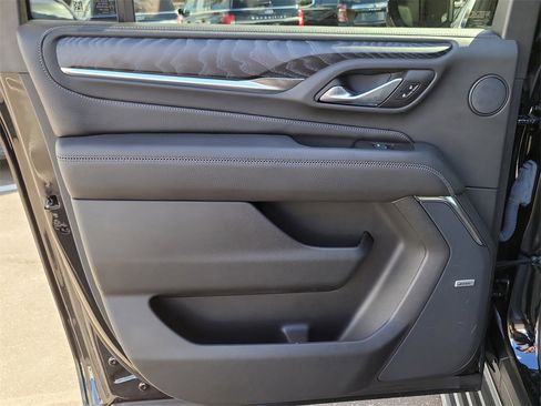 Used 2024 GMC Yukon XL Denali w/ Denali Reserve Package image 10