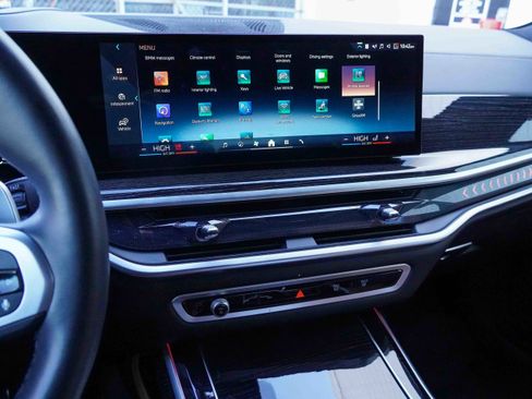 Used 2025 BMW X7 xDrive40i w/ M Sport Package image 24