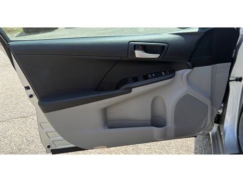Used 2012 Toyota Camry LE FWD image 21