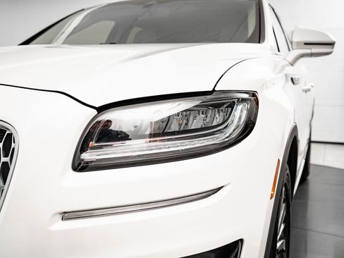 Used 2019 Lincoln Nautilus Select image 14