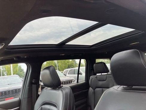 Used 2025 Jeep Grand Cherokee L Limited w/ Black Appearance Package AWD/4WD image 21