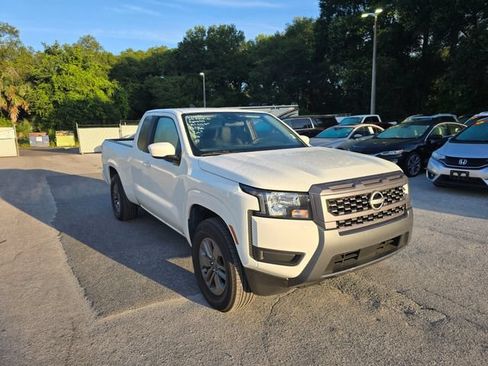 Used 2025 Nissan Frontier SV RWD image 1