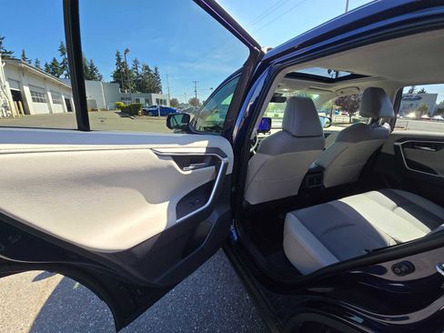 Used 2025 Toyota RAV4 Limited w/ Advanced Technology Package AWD/4WD image 15