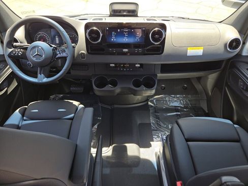 New 2025 Mercedes-Benz Sprinter 2500 image 17