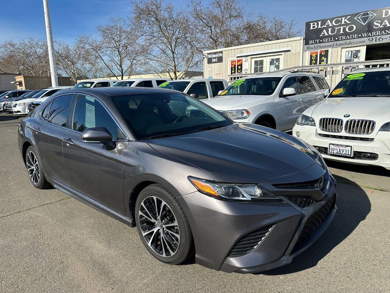 Used 2019 Toyota Camry SE w/ Convenience Package FWD image 11
