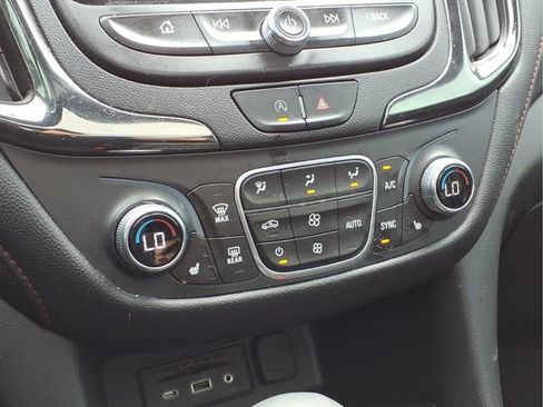 Used 2022 Chevrolet Equinox RS w/ RS Leather Package image 11