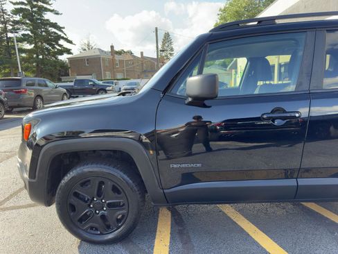 Used 2019 Jeep Renegade Sport image 16