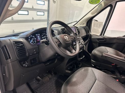 Used 2024 RAM ProMaster 2500 w/ Convenience Group FWD image 15