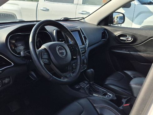 Used 2019 Jeep Cherokee Trailhawk AWD/4WD image 6