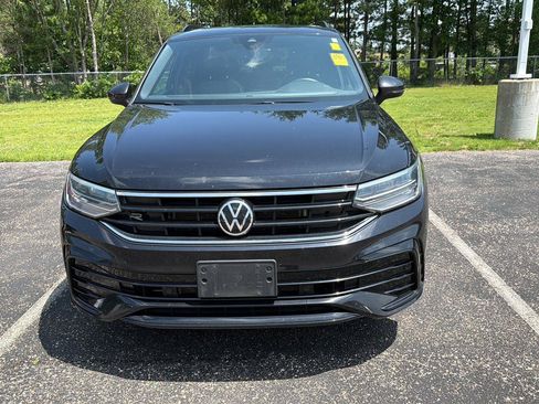 Used 2022 Volkswagen Tiguan SE R-Line AWD/4WD image 3