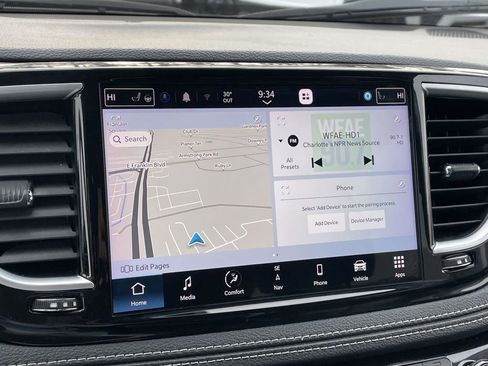 Used 2023 Chrysler Pacifica Limited image 38