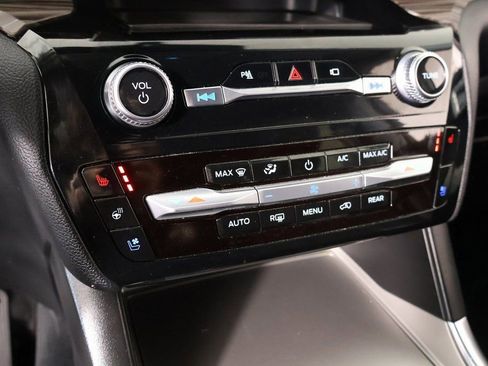 Used 2021 Ford Explorer Limited image 8