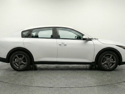Used 2025 Kia K4 FWD image 11