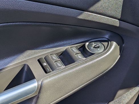 Used 2015 Ford Escape SE w/ Equipment Group 201A image 10