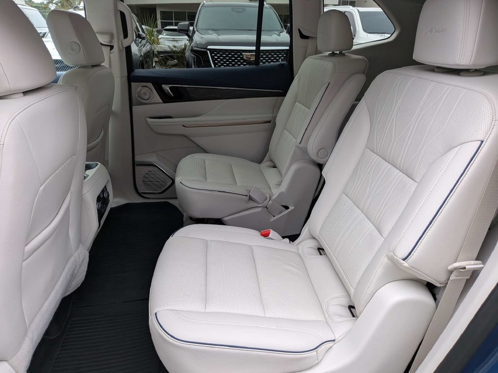 Used 2025 Buick Enclave Avenir AWD/4WD image 14