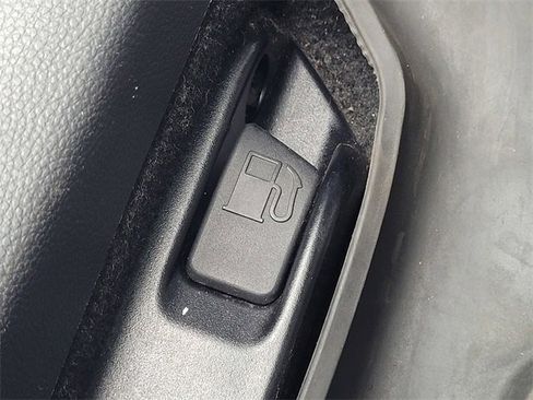 Certified 2023 Toyota Corolla Cross LE w/ Moonroof Package image 15