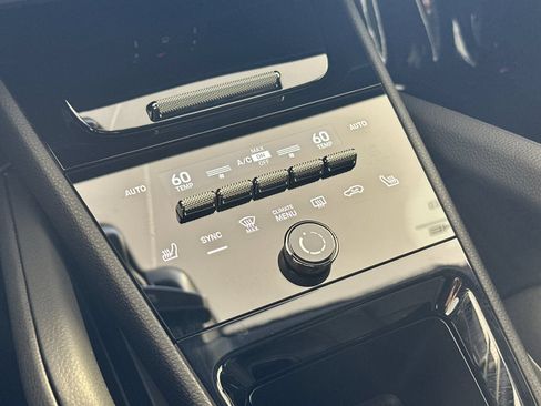 Certified 2025 Porsche Cayenne AWD/4WD image 25