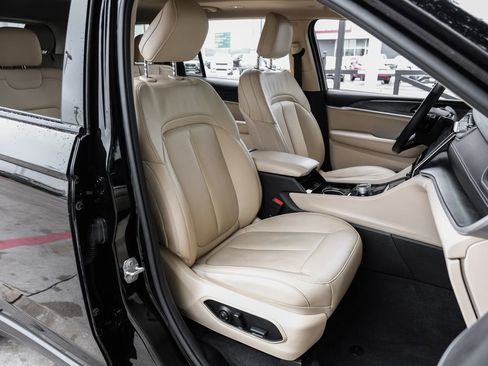 Used 2022 Jeep Grand Cherokee L Limited AWD/4WD image 45