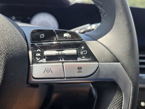 Certified 2024 Hyundai Elantra Limited FWD image 25