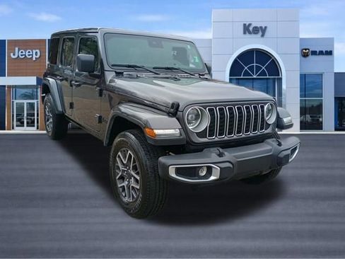 Used 2025 Jeep Wrangler Unlimited Sahara AWD/4WD image 8