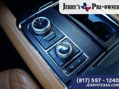 Used 2024 Ford Expedition Platinum image 13