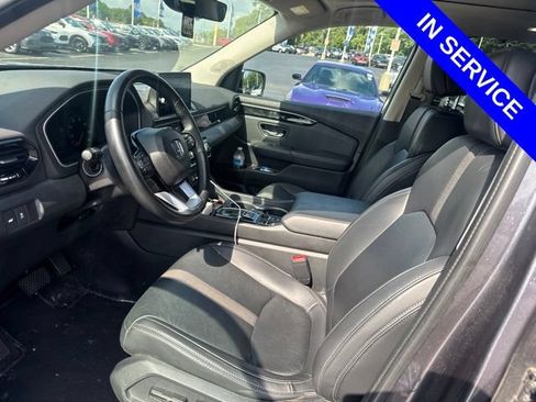 Used 2023 Honda Pilot Touring image 11