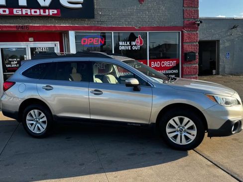 Used 2015 Subaru Outback 2.5i Premium image 3