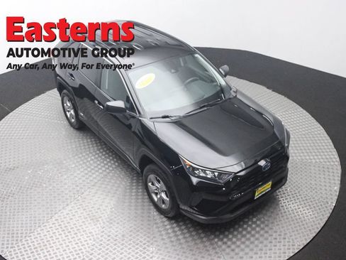 Used 2022 Toyota RAV4 LE AWD/4WD image 3