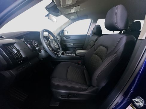 Used 2023 Nissan Pathfinder SV w/ Black Appearance Package AWD/4WD image 13