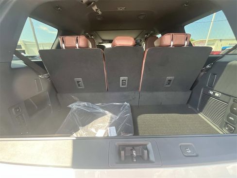 New 2025 Lincoln Navigator Reserve image 16