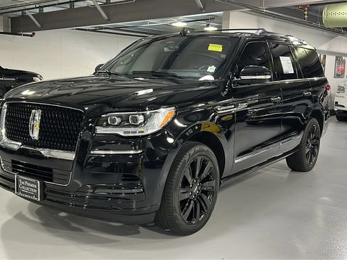 Used 2022 Lincoln Navigator Reserve AWD/4WD image 3
