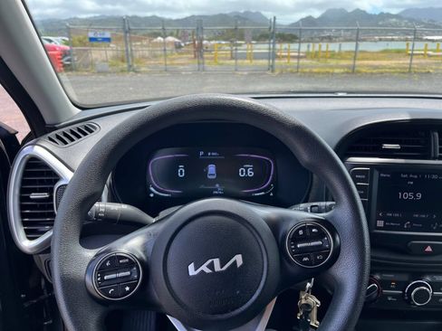 Used 2025 Kia Soul LX w/ LX Technology Package FWD image 29