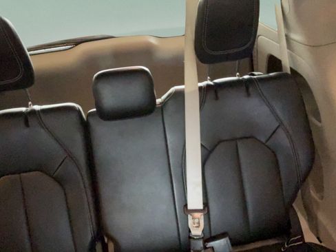 Used 2024 Chrysler Pacifica Touring-L FWD image 31