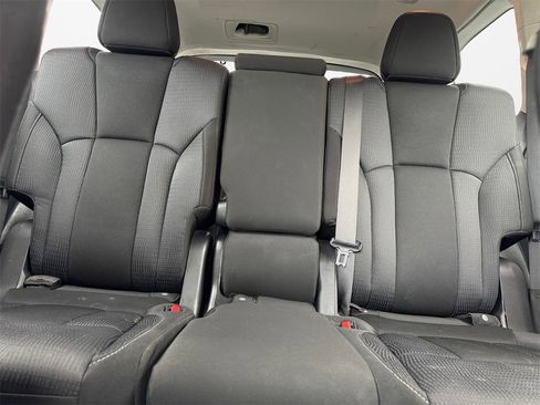 Used 2023 Subaru Ascent Premium w/ Convenience Package image 16