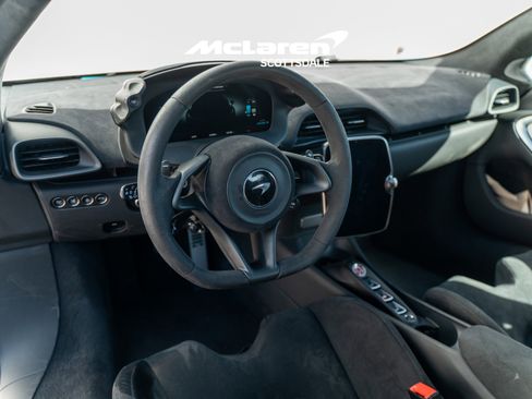 Used 2024 McLaren Artura RWD image 13