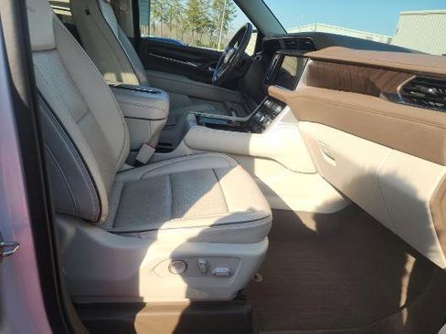 Used 2021 GMC Yukon Denali w/ Denali Premium Package image 9