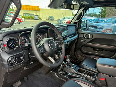 Used 2026 Jeep Wrangler Unlimited Rubicon AWD/4WD image 8