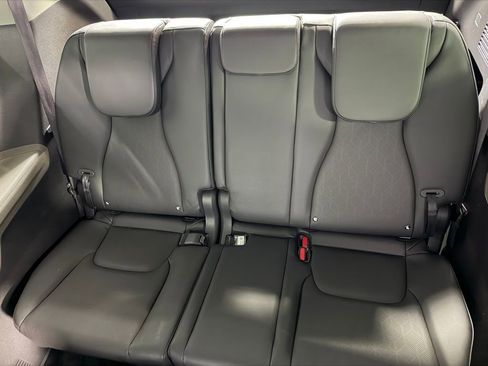 Used 2025 Kia Carnival EX FWD image 27