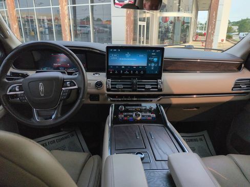 Used 2024 Lincoln Navigator Reserve AWD/4WD image 12