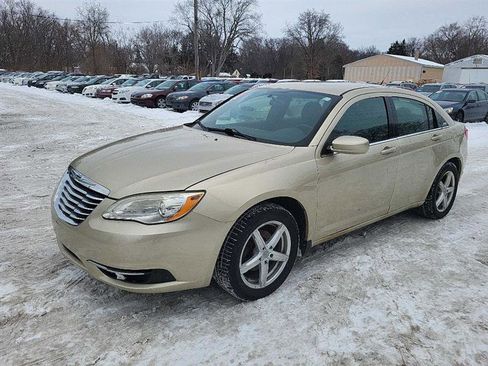 Used 2011 Chrysler 200 Touring image 4