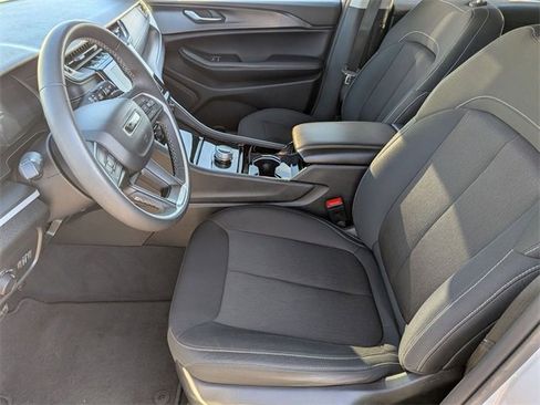 Used 2023 Jeep Grand Cherokee L Laredo image 12