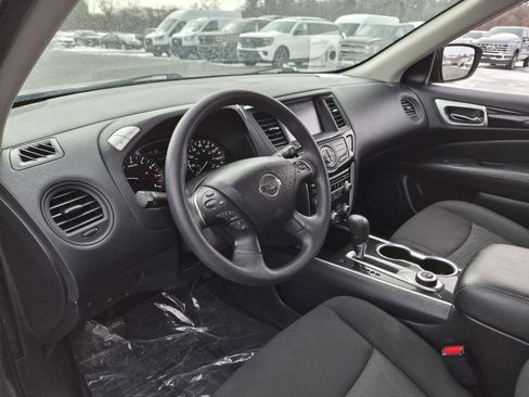 Used 2020 Nissan Pathfinder S image 9