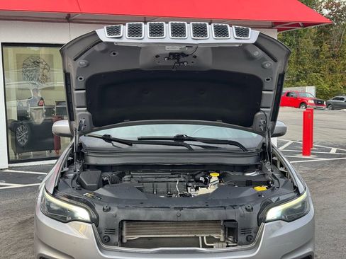 Used 2021 Jeep Cherokee Latitude Plus w/ Mopar Interior Package image 12