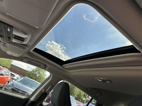 Certified 2025 Subaru Crosstrek 2.0i Premium image 17