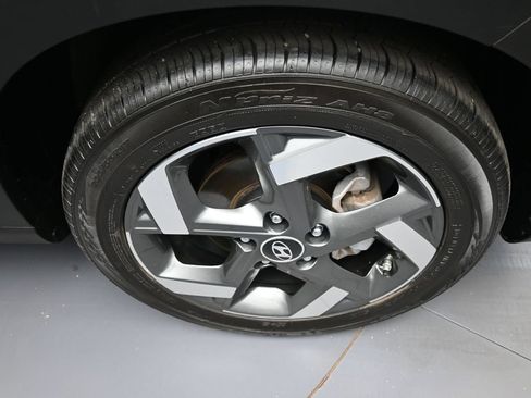 Certified 2024 Hyundai Venue SEL FWD image 13