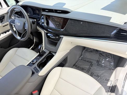 Certified 2023 Cadillac XT6 Premium Luxury w/ Technology Package FWD image 13