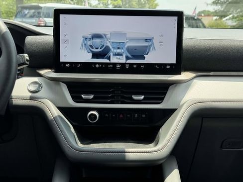 Used 2025 Ford Explorer Active w/ Active Comfort Package image 23