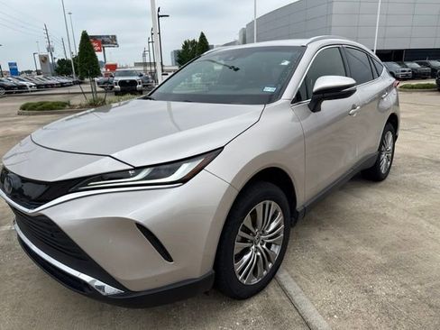 Used 2021 Toyota Venza Limited AWD/4WD image 3